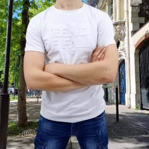 T-shirt blanc homme avec inscription en relief « THE END OF FALLIN »