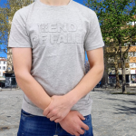 T-shirt gris homme avec inscription en relief « THE END OF FALLIN »