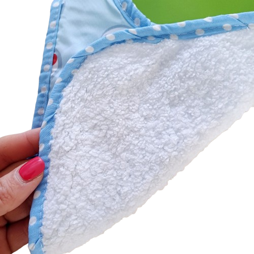 Petit bavoir bébé bleu avec lapins blancs – Fermeture pression – Intérieur éponge – Pour 0 à 12 mois