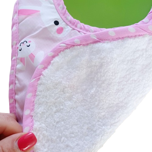 Petit bavoir bébé rose à pois avec motif lapins – Doublure éponge blanche – Pour 0-12 mois
