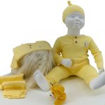 Ensemble bébé 3 pièces jaune pastel en coton bio et modal, avec bonnet assorti