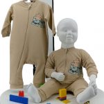 Pyjama bébé beige zippé en coton bio avec motif puzzle