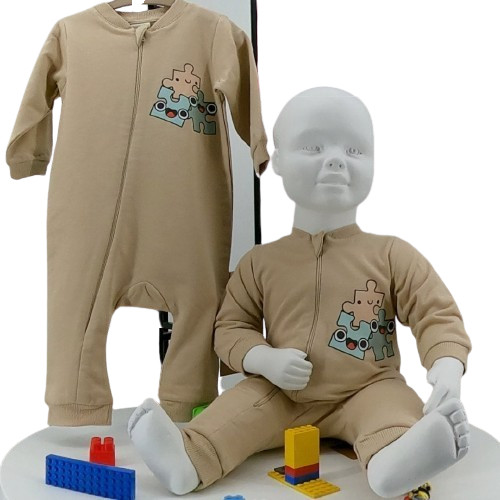 Pyjama bébé beige zippé en coton bio avec motif puzzle