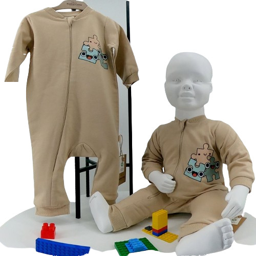 Pyjama bébé beige zippé en coton bio avec motif puzzle