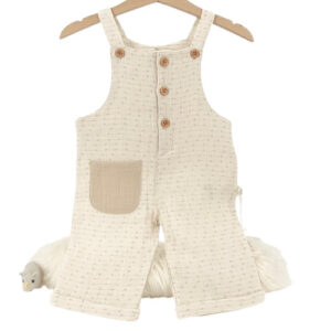 salopette bébé en coton bio écrue avec poche contrastée